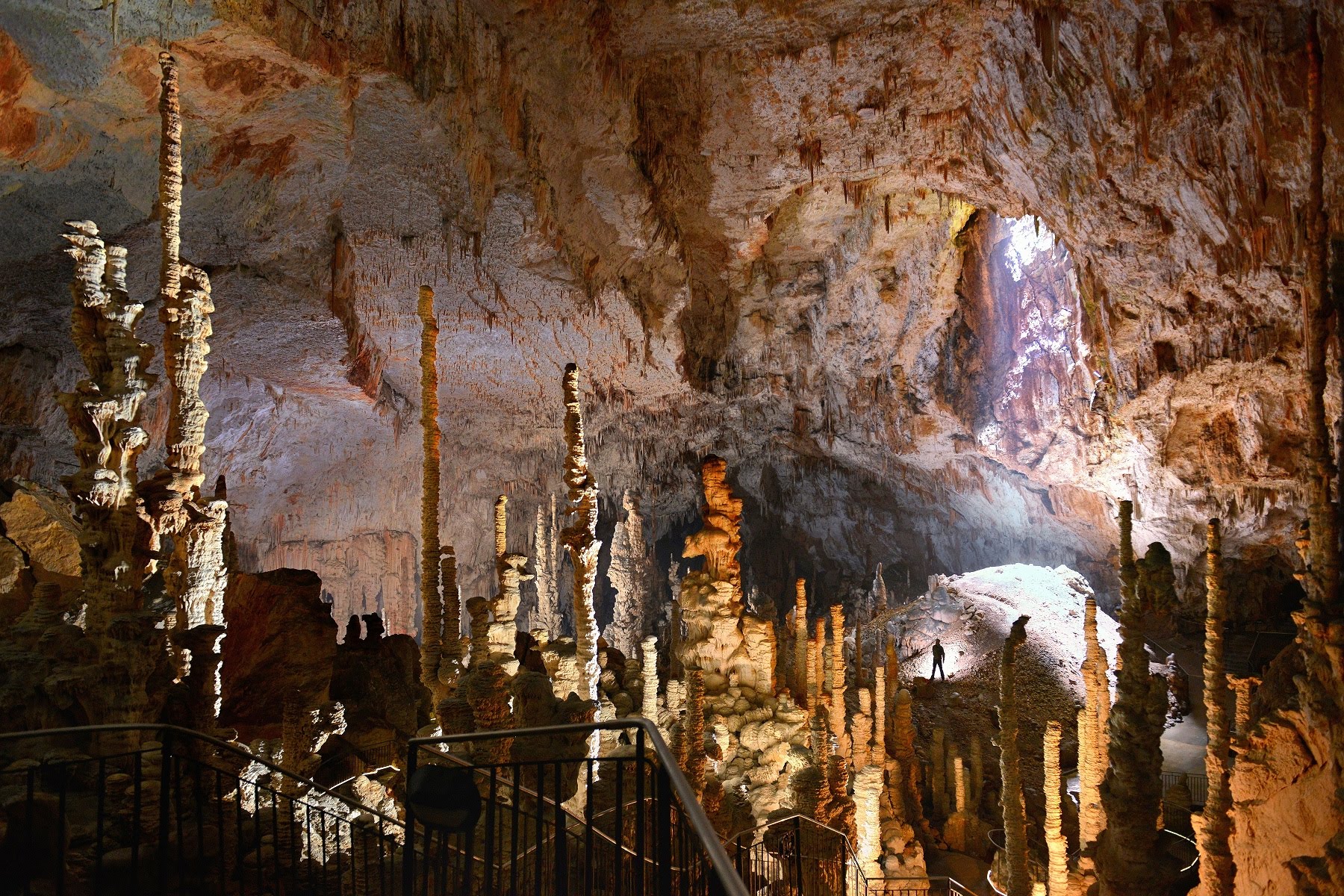 Пещеры Орньяк (Aven d'Orgnac)